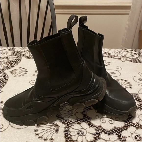 Moncler 1017 Genius 6 Alyx Sleek Black Chunky Leather Ary Ankle Boots - Picture 1 of 16